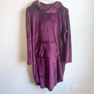 32 Heat Sleepwear pull over robe with hood, purple, velour, S/M